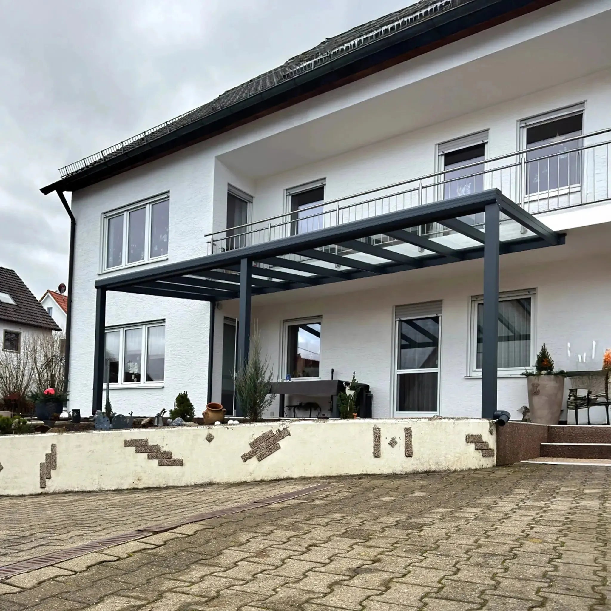 Moderne Terrassenüberdachung Wandmontage | Eindeckung: VSG Glas 8 mm | Leichte Montage - Terrassendach-Buddy