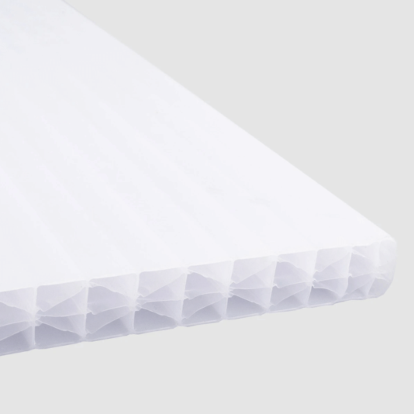 Materialbeispiel: opale Polycarbonat-Stegplatte mit X-Struktur